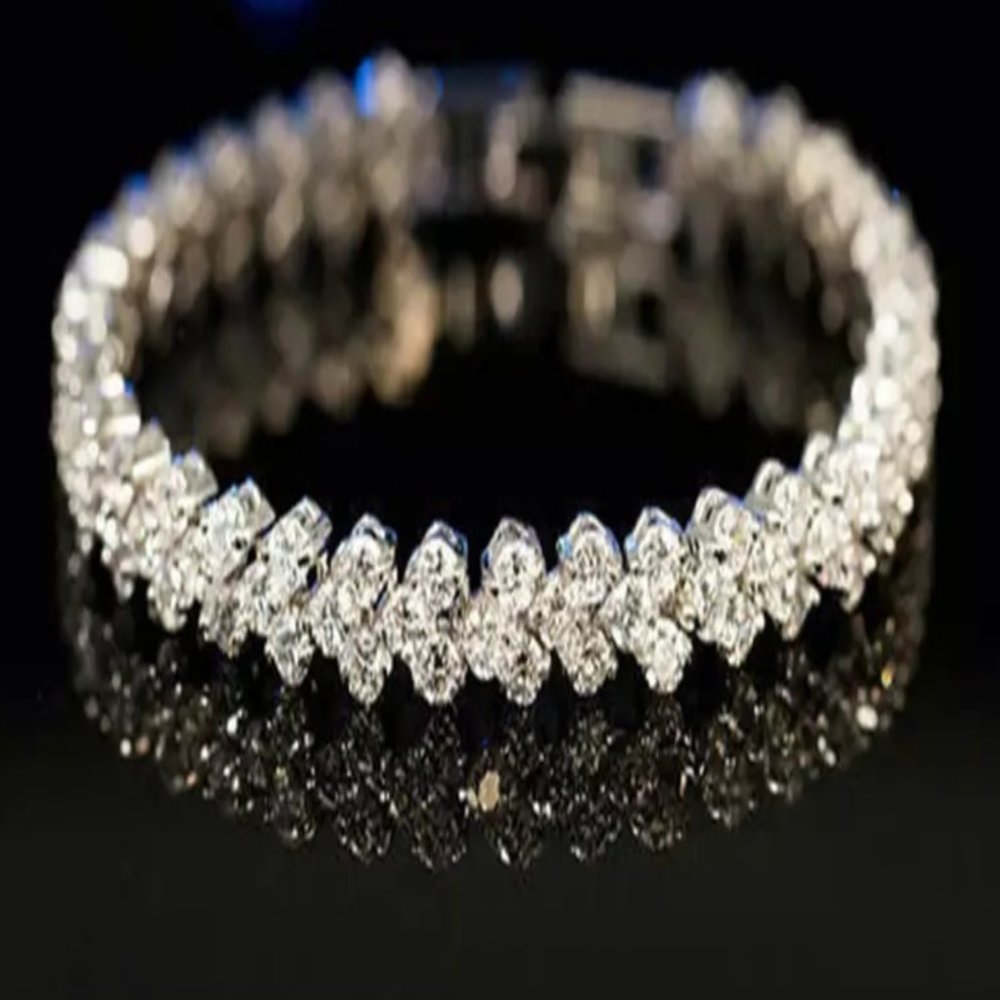 Sliver diamond hearted link chain bracelet